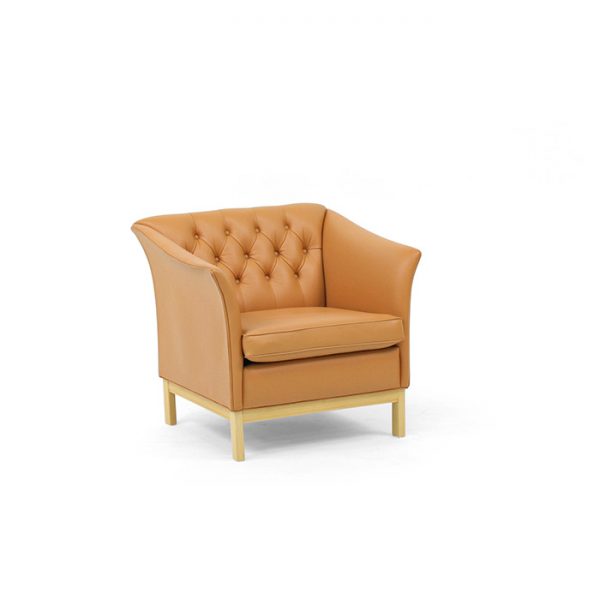 Diplomat leather armchair by Norell Furniture in Sweden